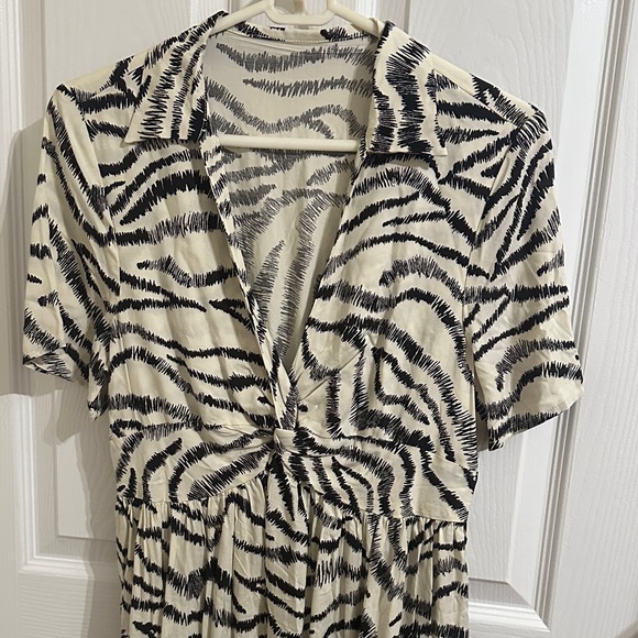 Zebra Print V-Neck Dress - Picture 2 of 3